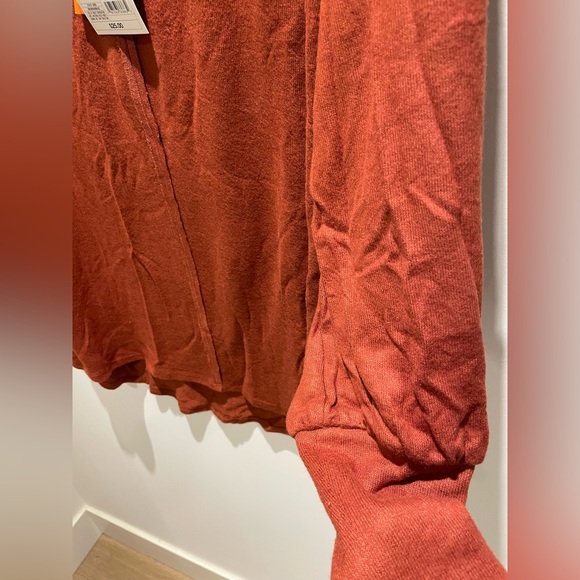 Knox Rose Women's Rust V-Neck Blouse - Picture 4 of 5